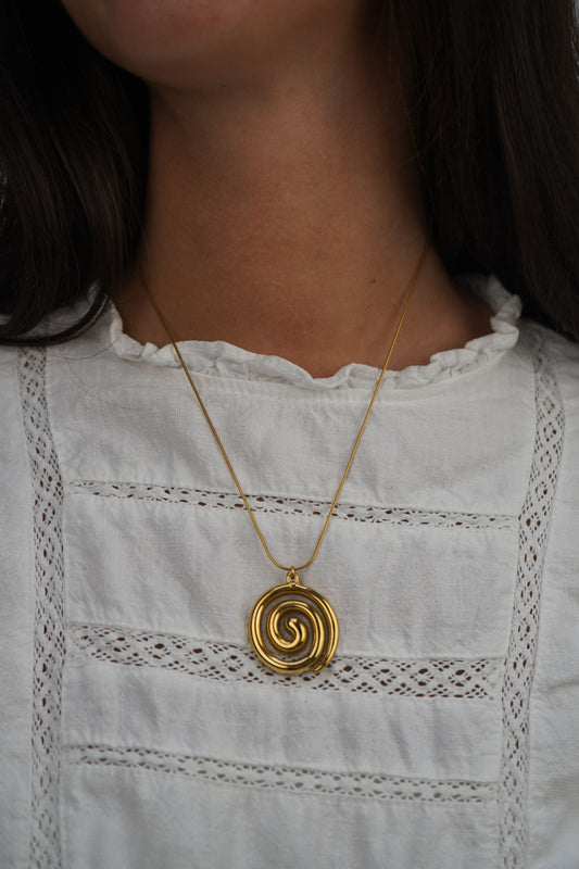 Tilly’s swirl necklace