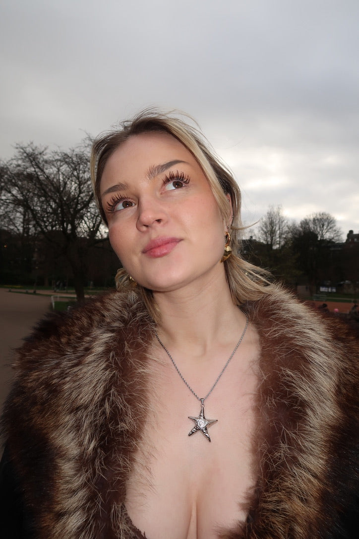 Pia's starfish necklace in silver