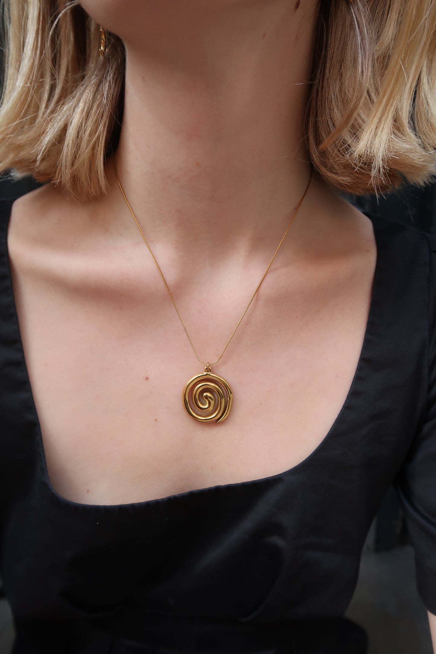 Tilly’s swirl necklace