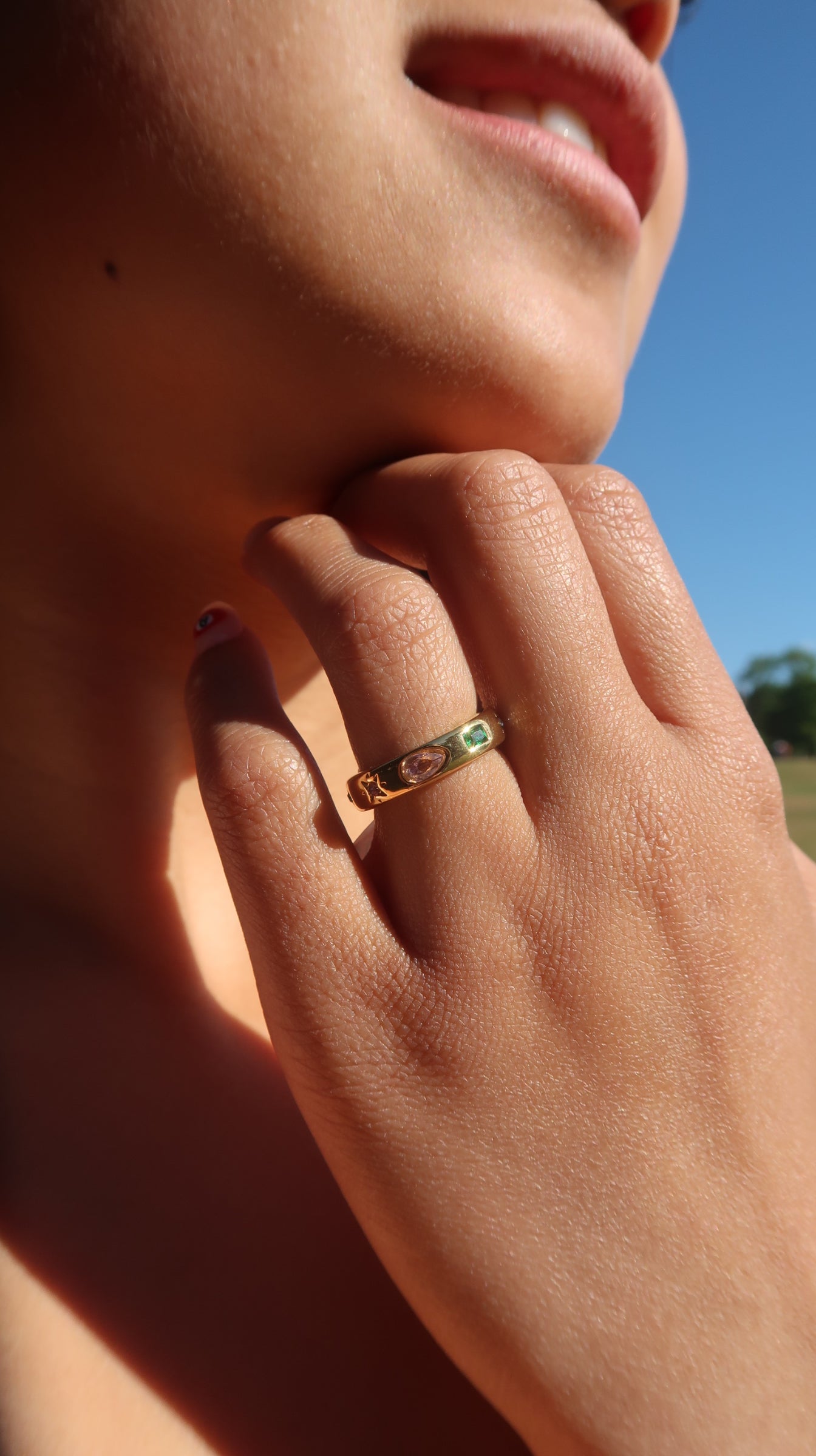 Athena’s multicoloured ring in gold