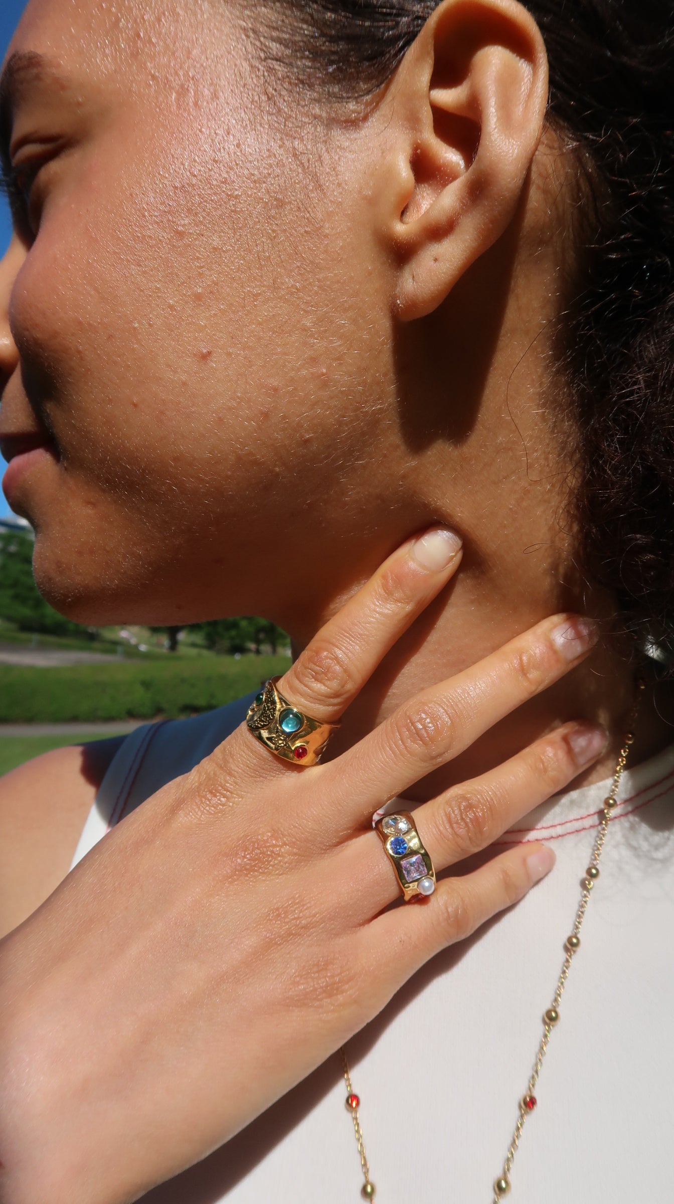 Mokkie’s gemstone ring in gold