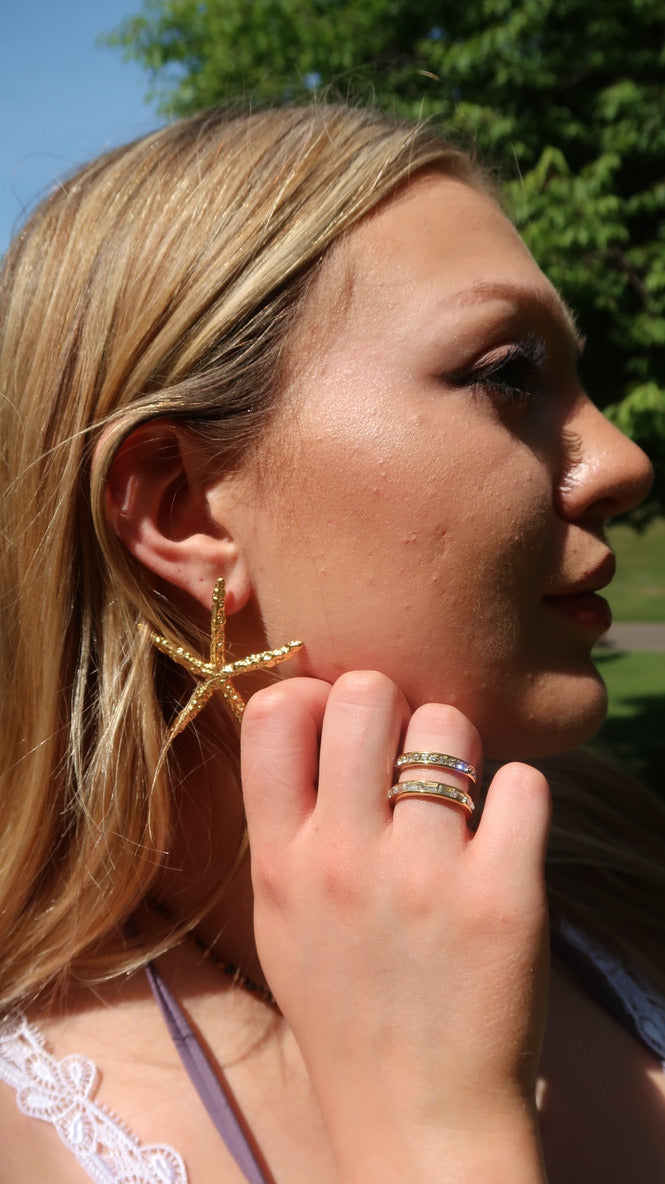 Daphne’s white gemstone ring