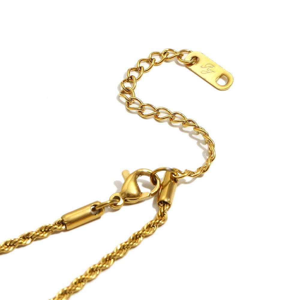 Pia's Starfish Necklace In Gold