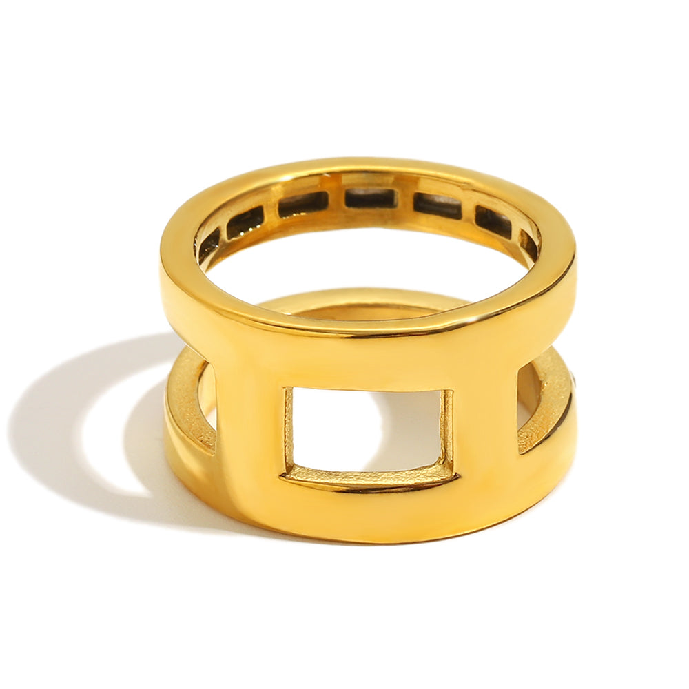 Daphne’s multicolored ring