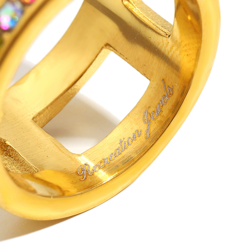 Daphne’s multicolored ring