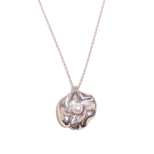Dahlia's Pearl Necklace in Silver