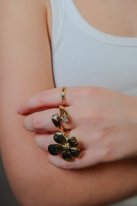 Camille’s flower ring in gold
