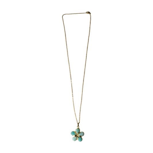 Aashni’s flower pendant necklace