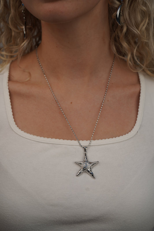 Pia's starfish necklace in silver