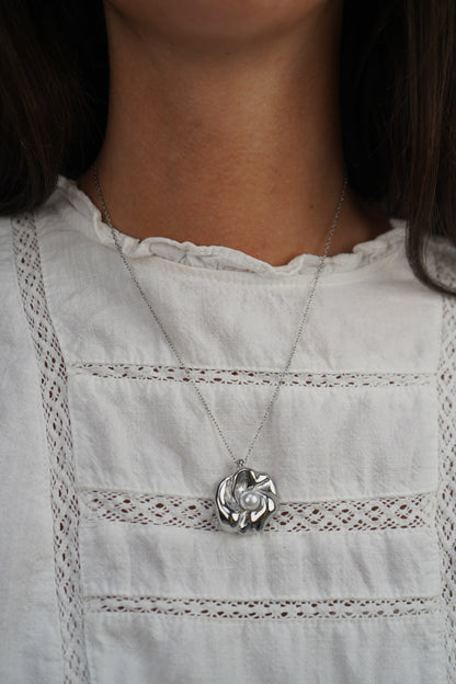 Dahlia's Pearl Necklace in Silver