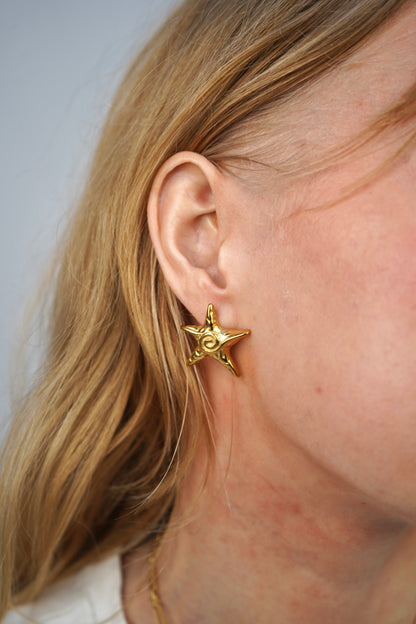 Pia's Starfish Earrings In Gold