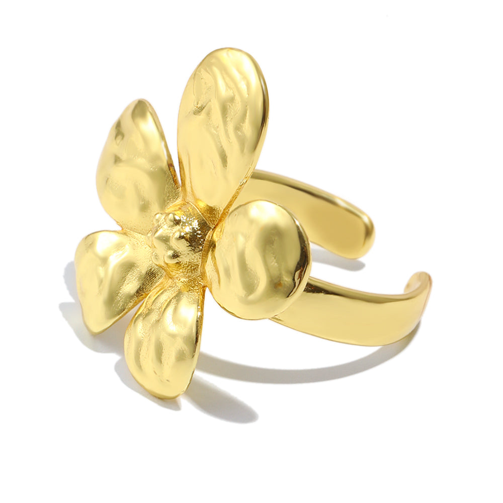Camille’s flower ring in gold