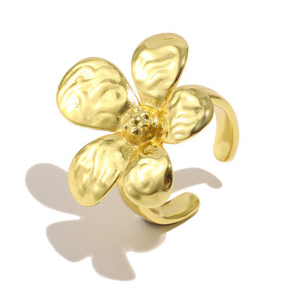 Camille’s flower ring in gold