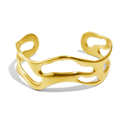 Isa's Wave Bangle In Gold