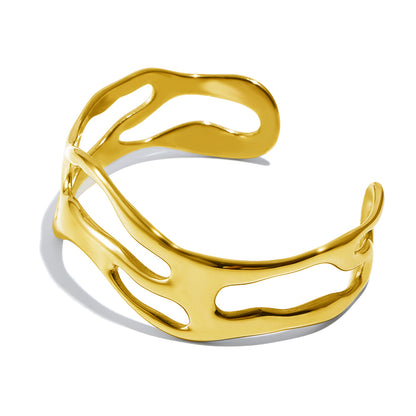 Isa's Wave Bangle In Gold