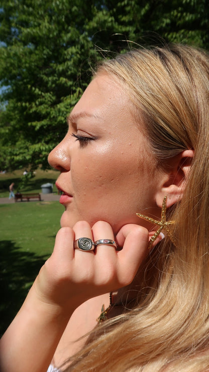 Jemma’s twirl ring in silver