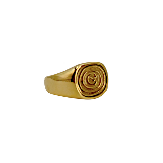 Jemma’s twirl ring in gold