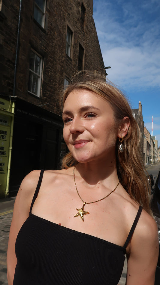 Pia's Starfish Necklace In Gold