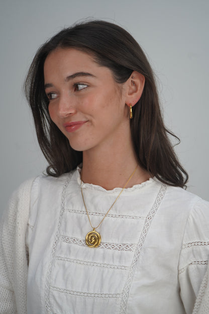 Tilly’s swirl necklace