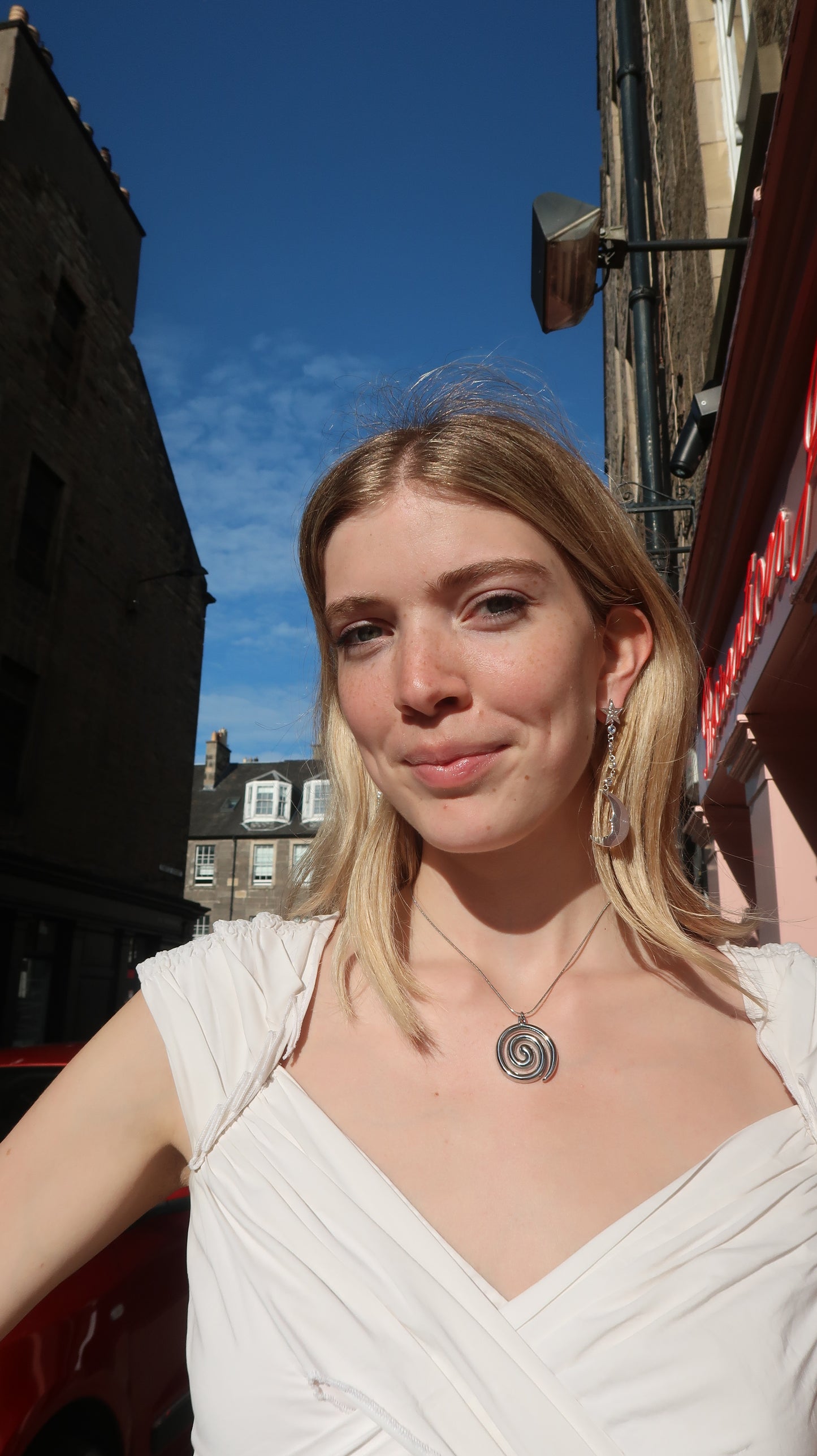 Tilly’s swirl necklace in Silver