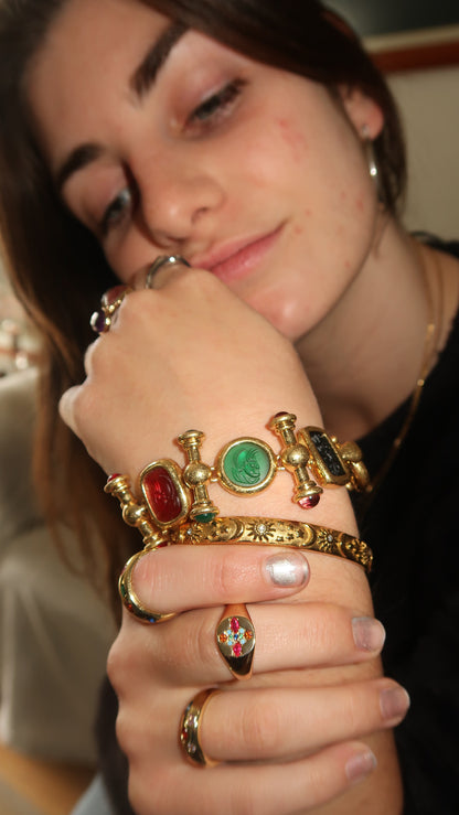 Ruby's Signet ring in Gold