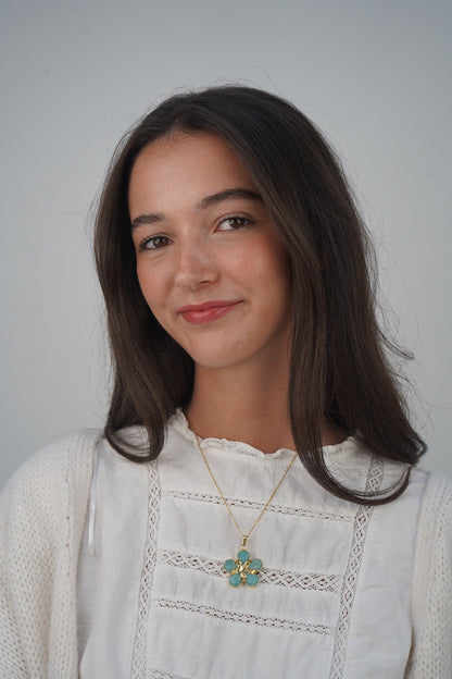 Aashni’s flower pendant necklace