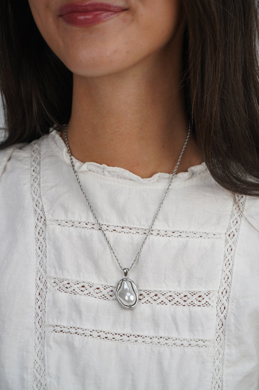 Daisy's Rock Necklace In Silver