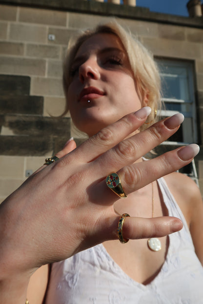 Ruby's Signet ring in Gold