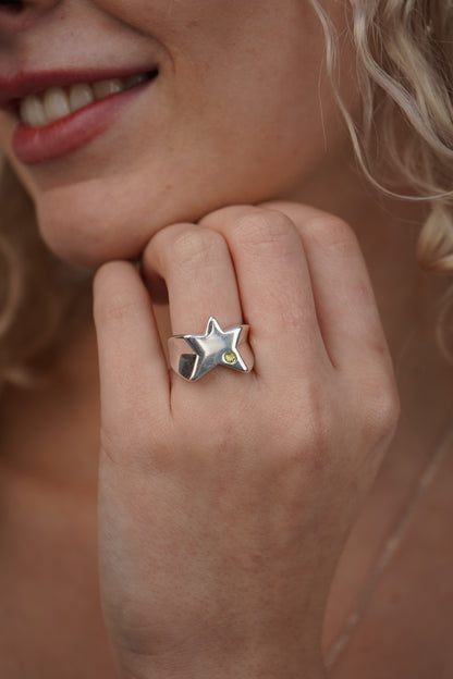 Cecily's Green Star Ring In Silver