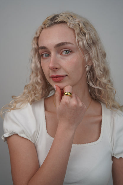 Petra’s Star Ring in Gold