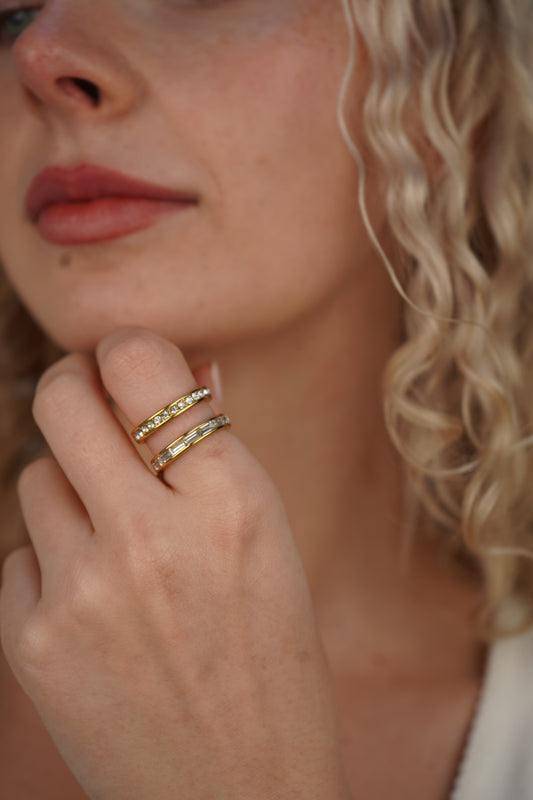 Daphne’s white gemstone ring