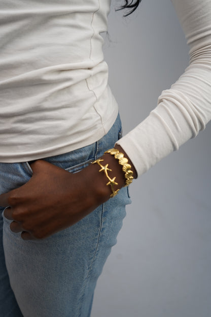 Mila's Shell Bangle in Gold