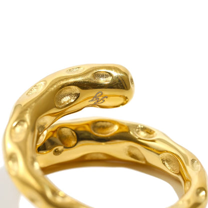 Daphne’s Ring in Gold