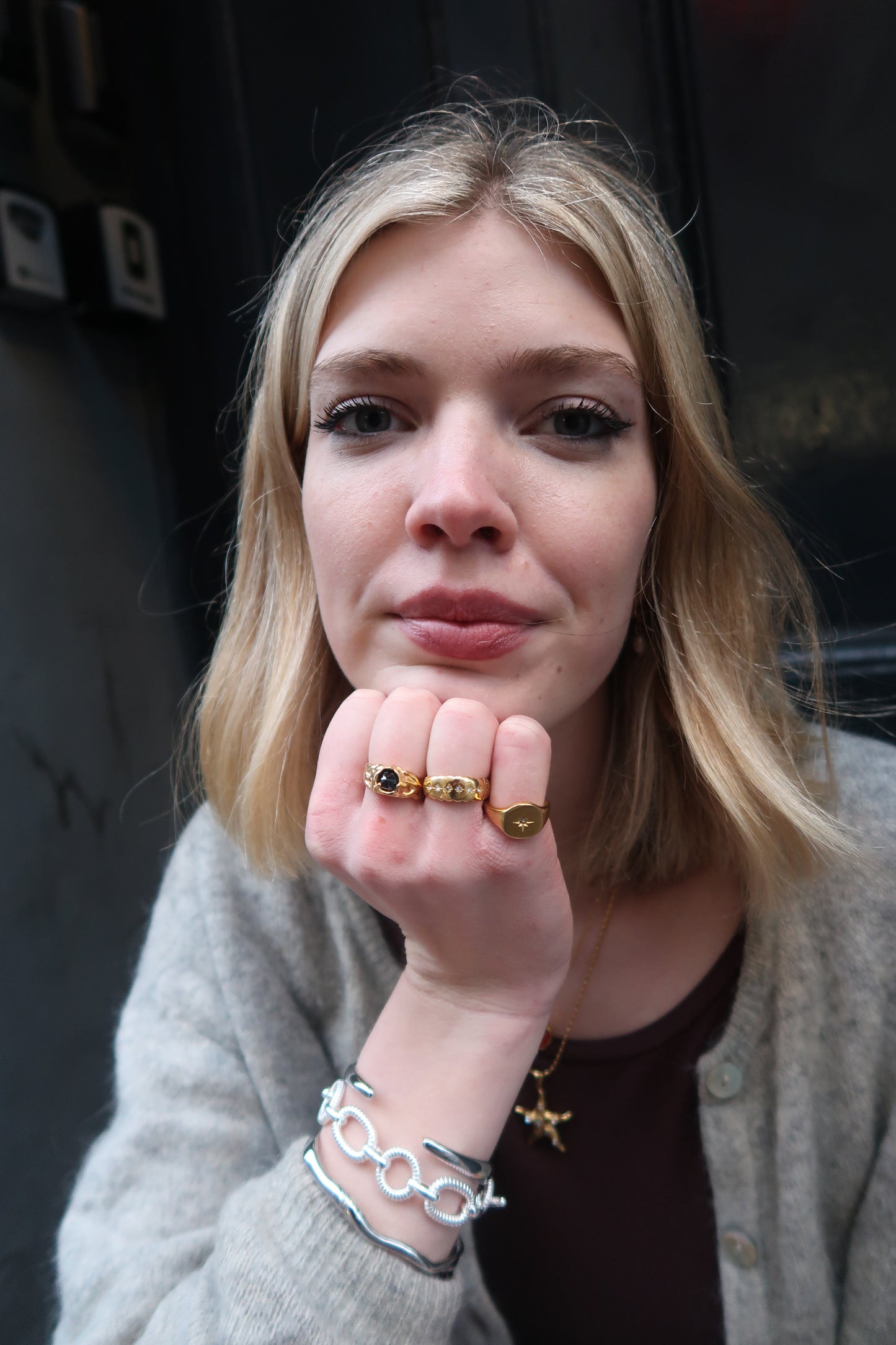 Hailey’s star ring in gold