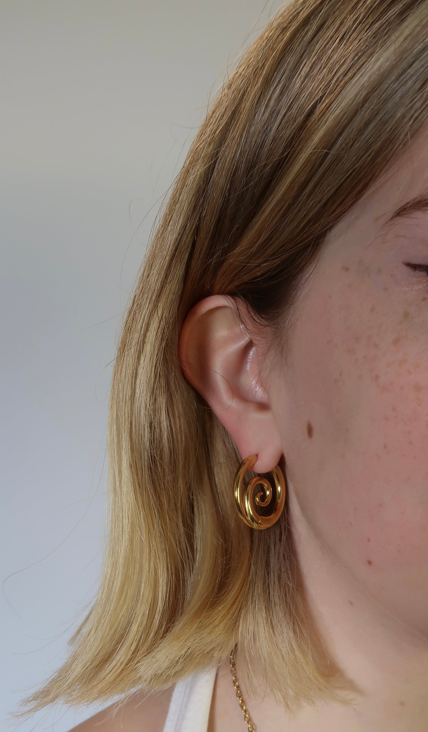 Tilly’s gold swirl earrings