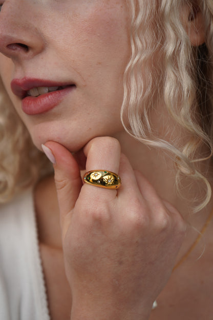 Petra’s Star Ring in Gold