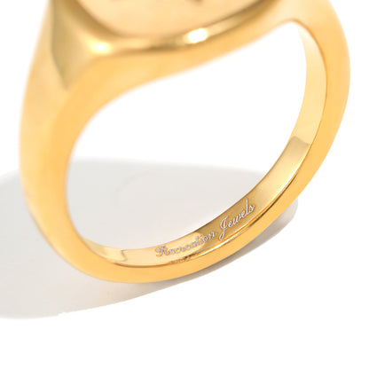 Hailey’s star ring in gold