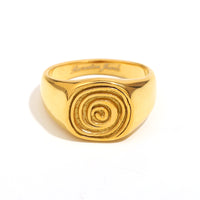 Jemma’s twirl ring in gold