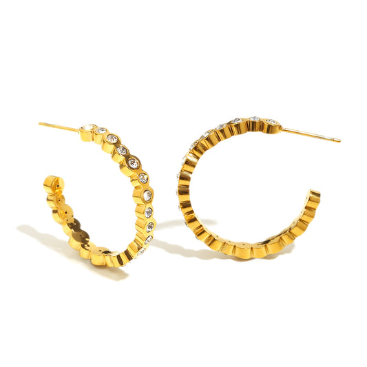Phoebe’s white hoops