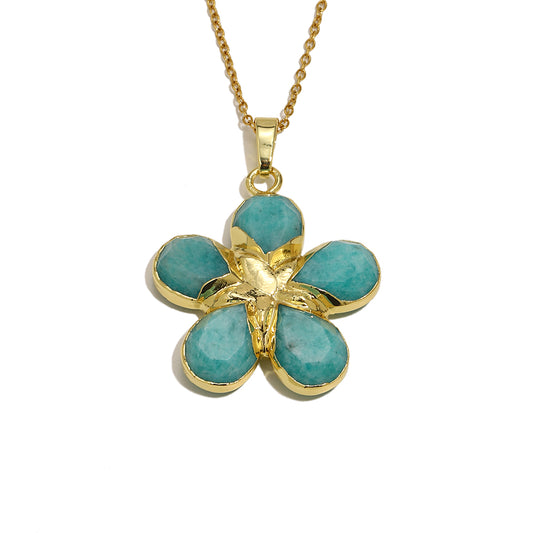 Aashni’s flower pendant necklace