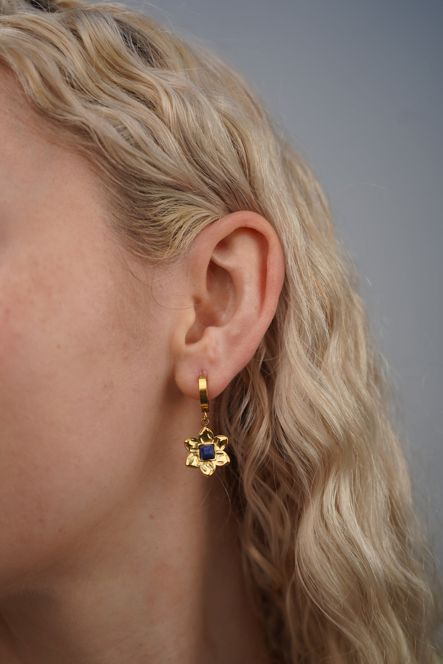 Alexandra's Flower Earrings In Gold