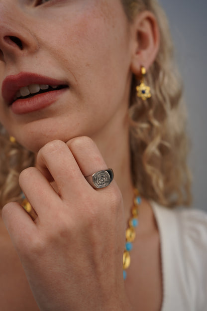 Jemma’s twirl ring in silver