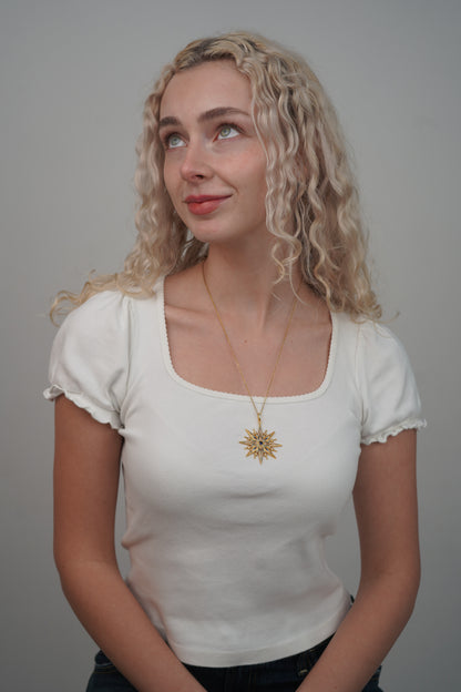 Emilie’s star necklace in gold