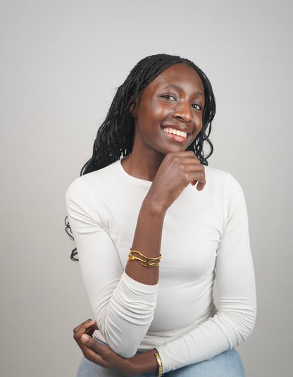 Isa's Wave Bangle In Gold