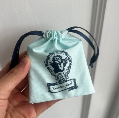 The Cherub dustbag in blue