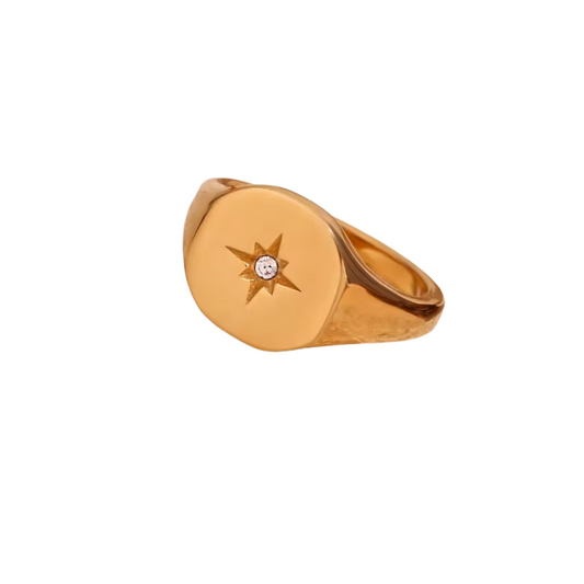 Hailey’s star ring in gold