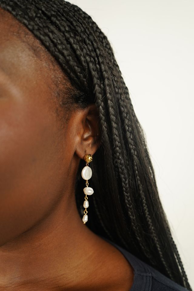 Daisy's Pearl Drop Earrings