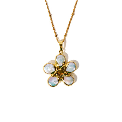 Daisy's Flower Pendant
