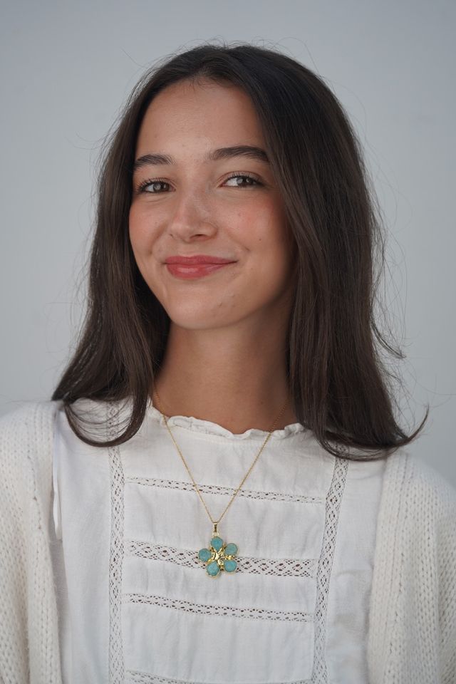 Aashni’s flower pendant necklace